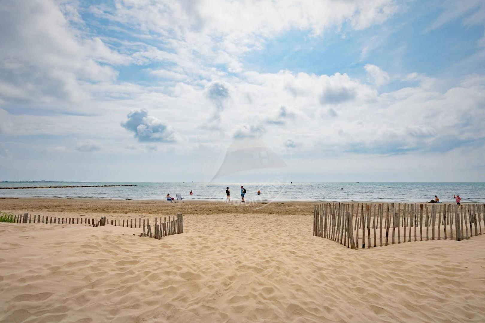 As17378 - P4 Dans Une Residence Sur La Plage Avec Vue Mer Et Piscine Le Grau-du-Roi Zewnętrze zdjęcie